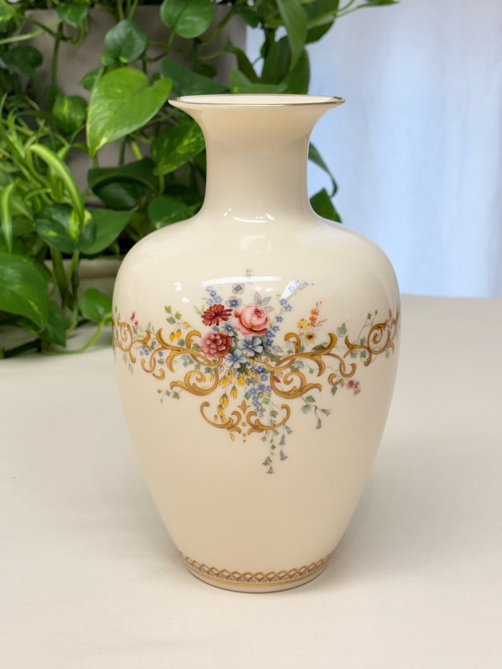 Vintage Lenox “Queen’s Garden” Large 9.5” Tall Porcelain Vase 24K Gold Accent